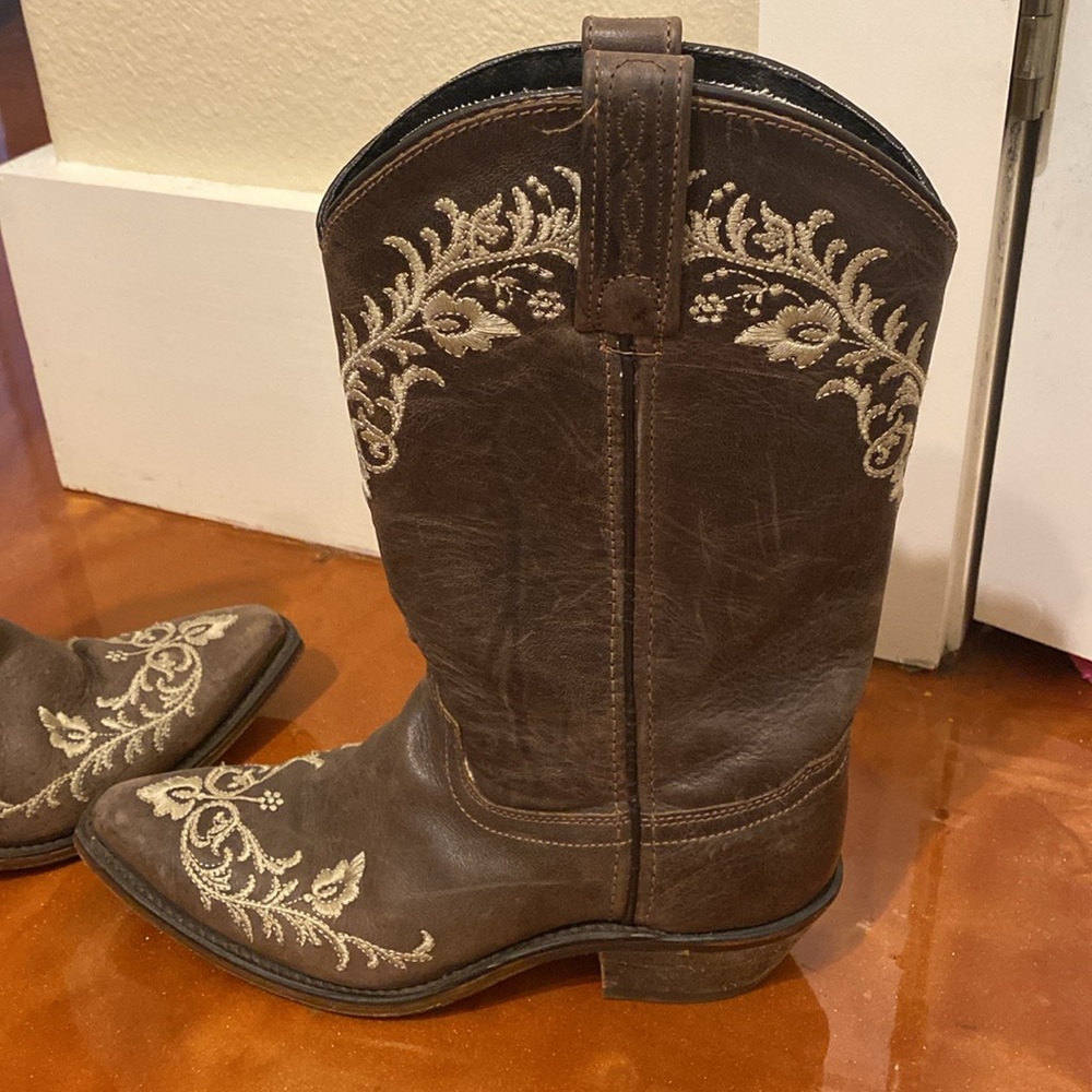 Cowgirl Boots with thread design - Picture 5 of 9